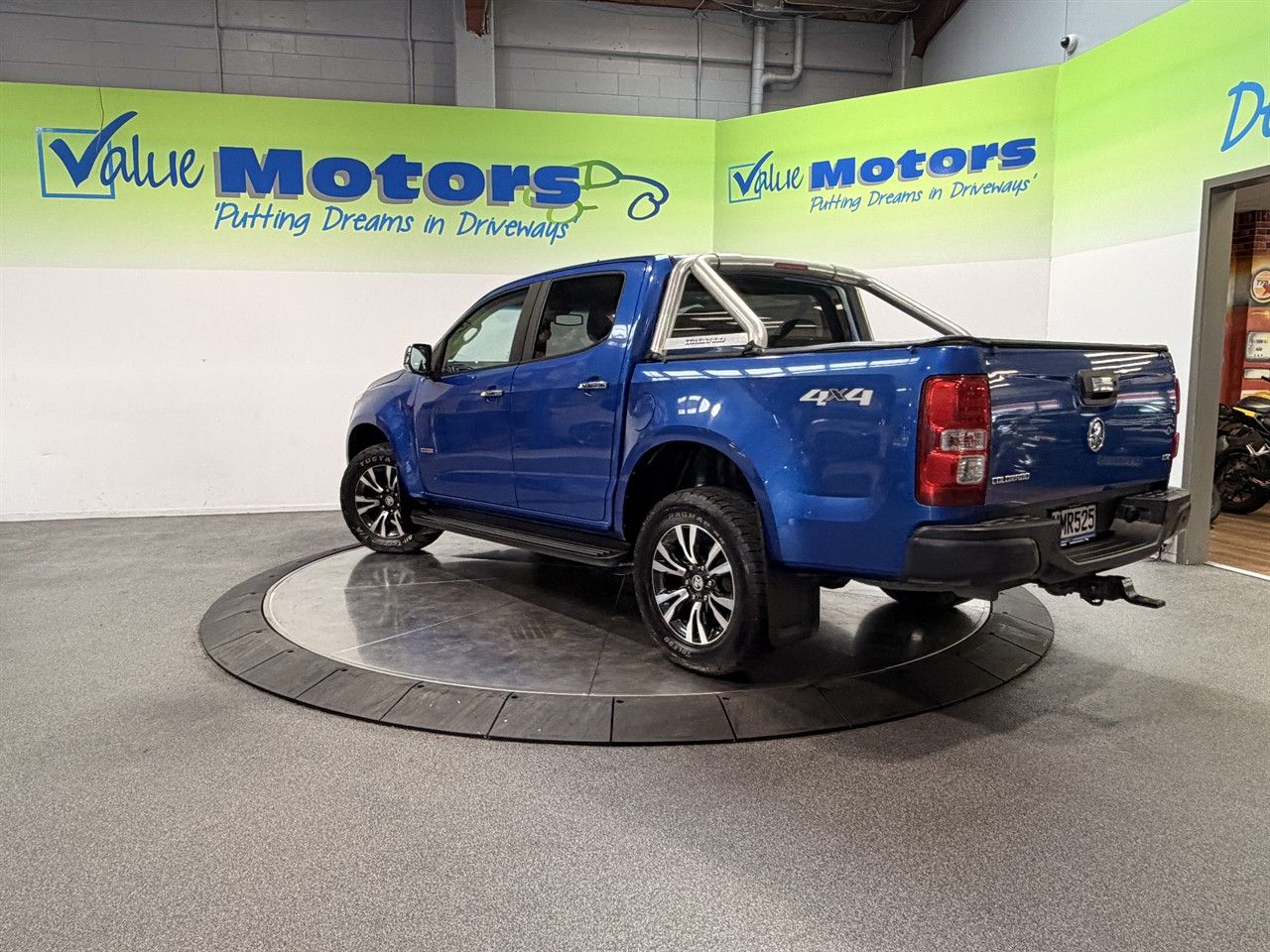 Vehicle image 5