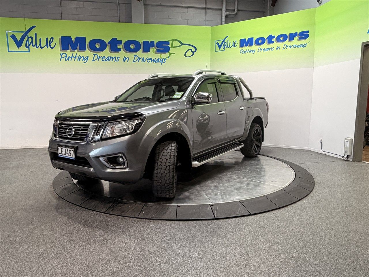 Vehicle image 3