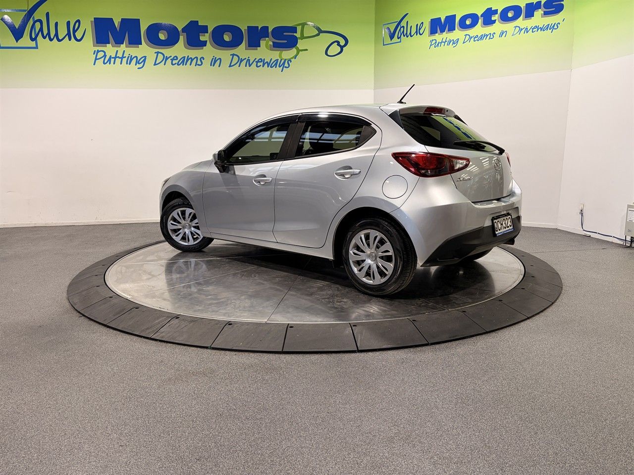 Vehicle image 5