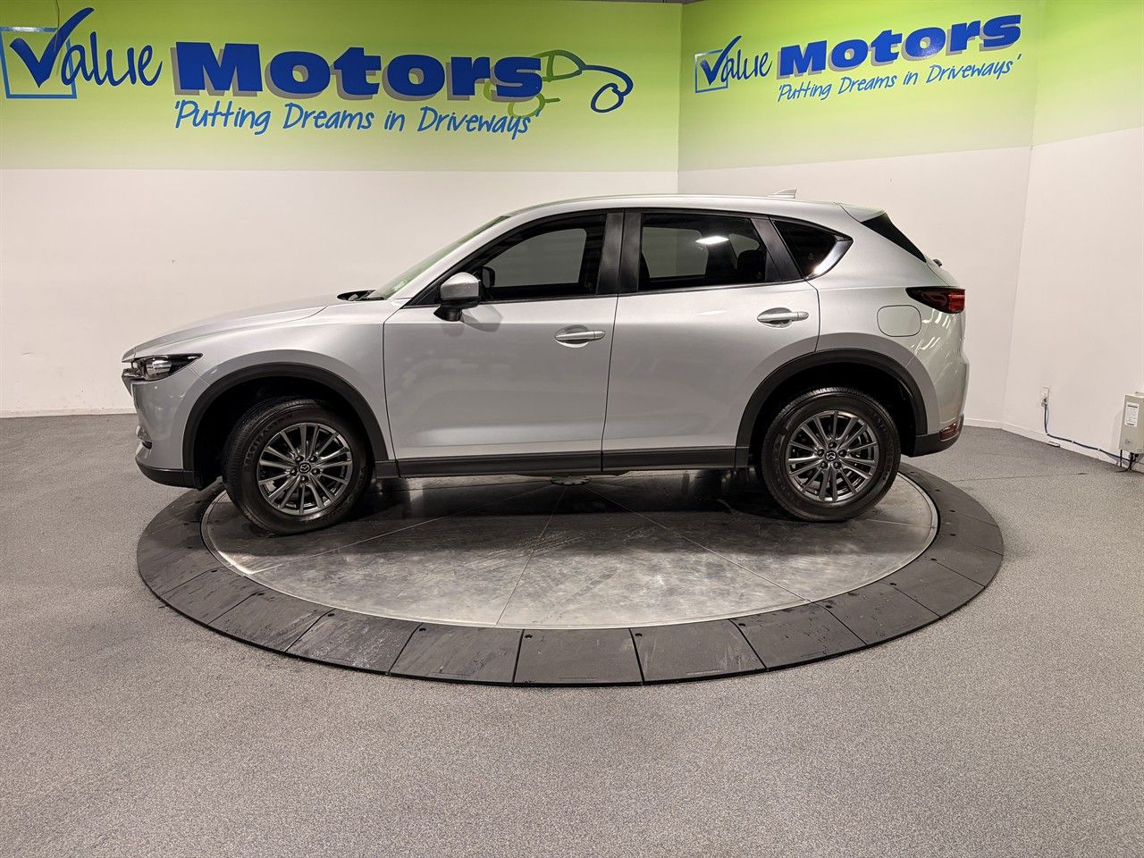 Vehicle image 4