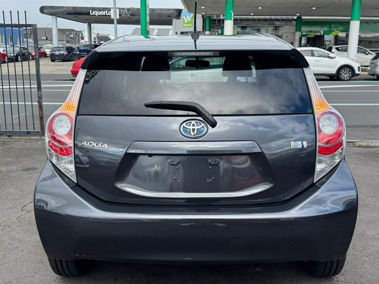 Vehicle image 3