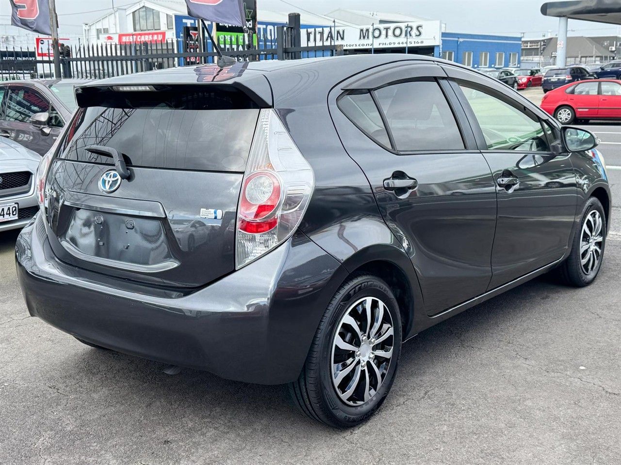 Vehicle image 4
