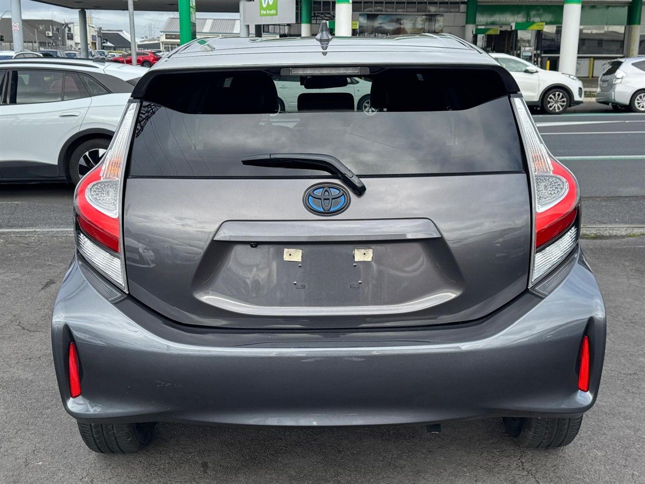 Vehicle image 3