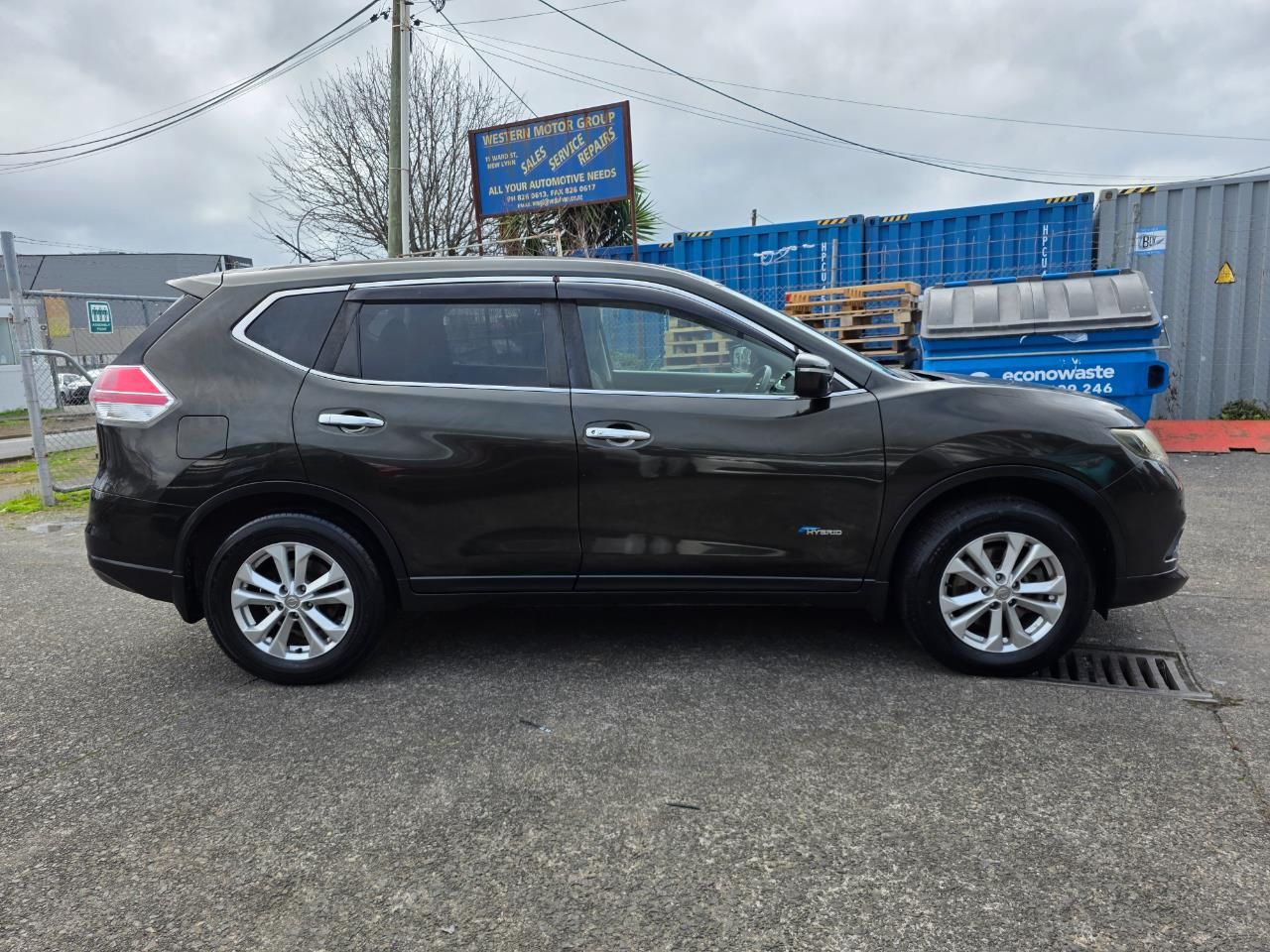 Vehicle image 5