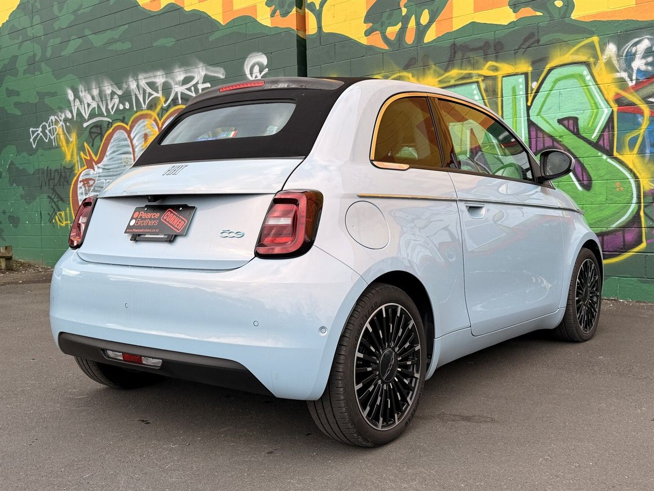 Vehicle image 5