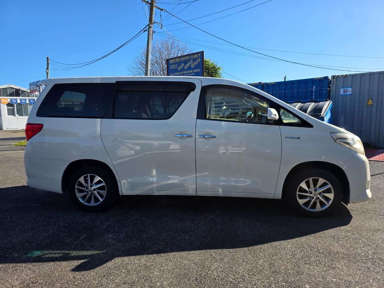 Vehicle image 5