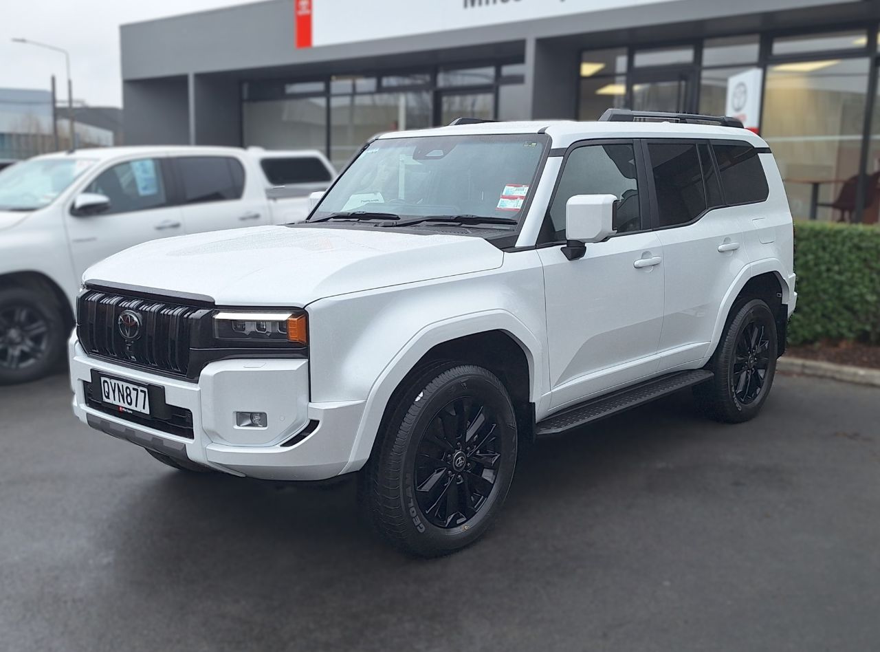 Vehicle image 3