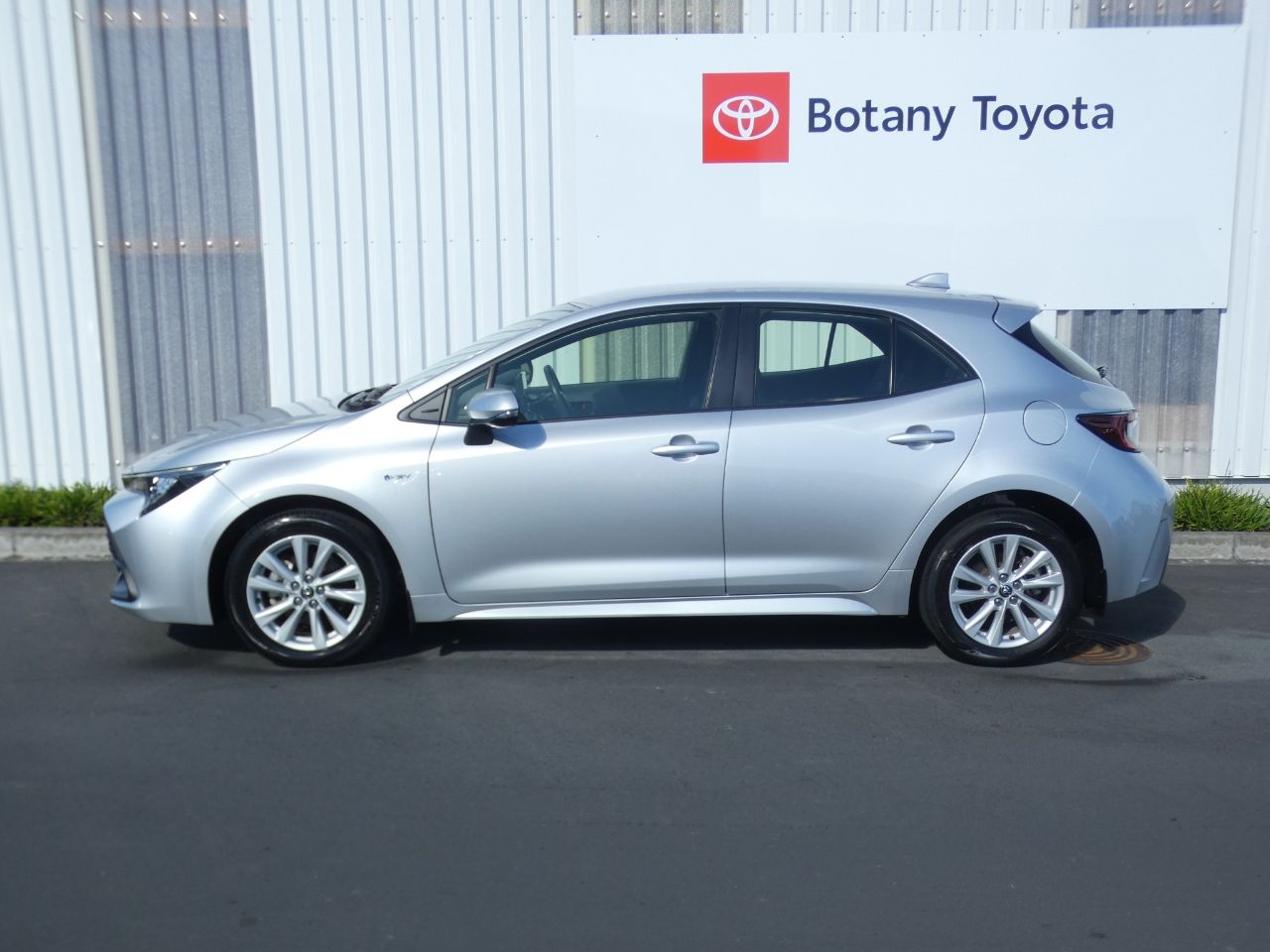 Vehicle image 4