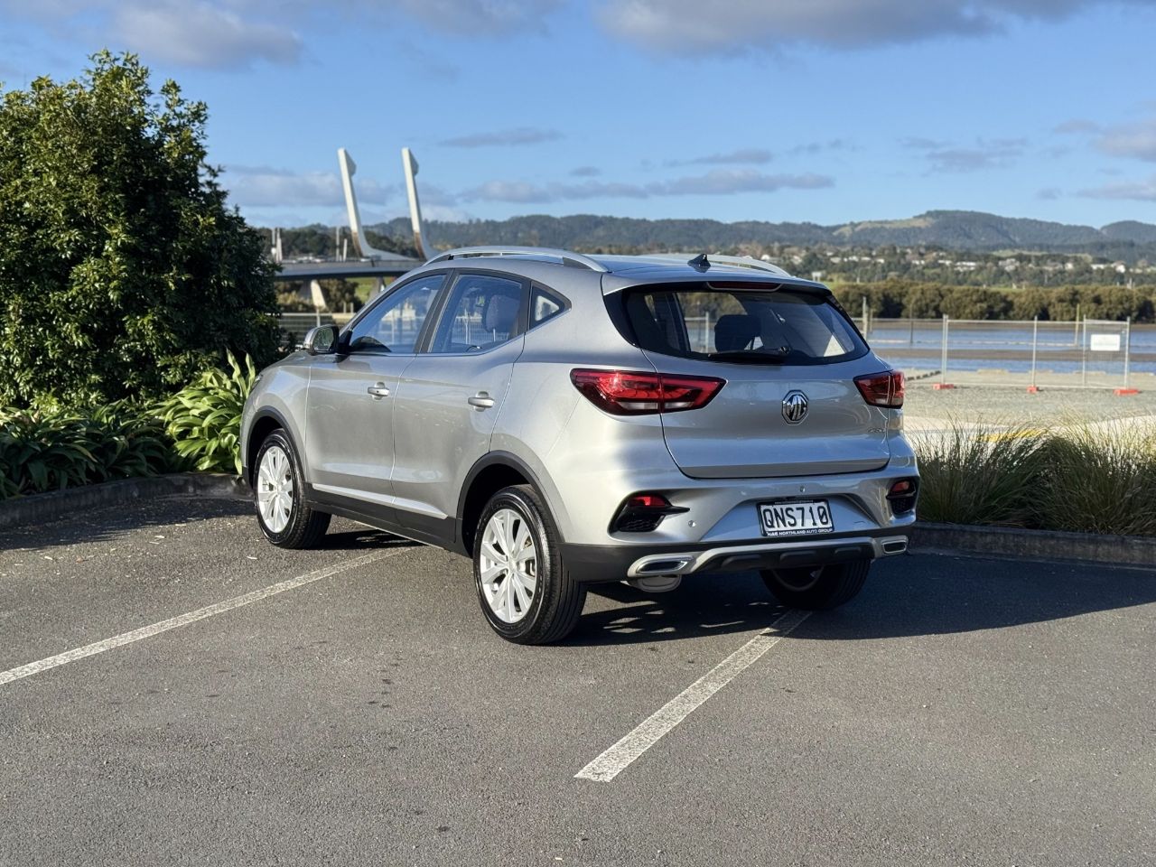 Vehicle image 4