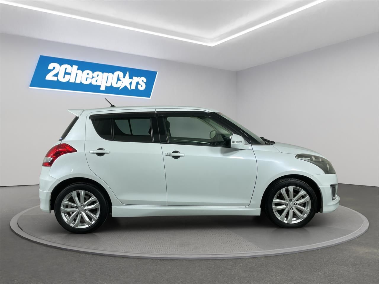 Vehicle image 4