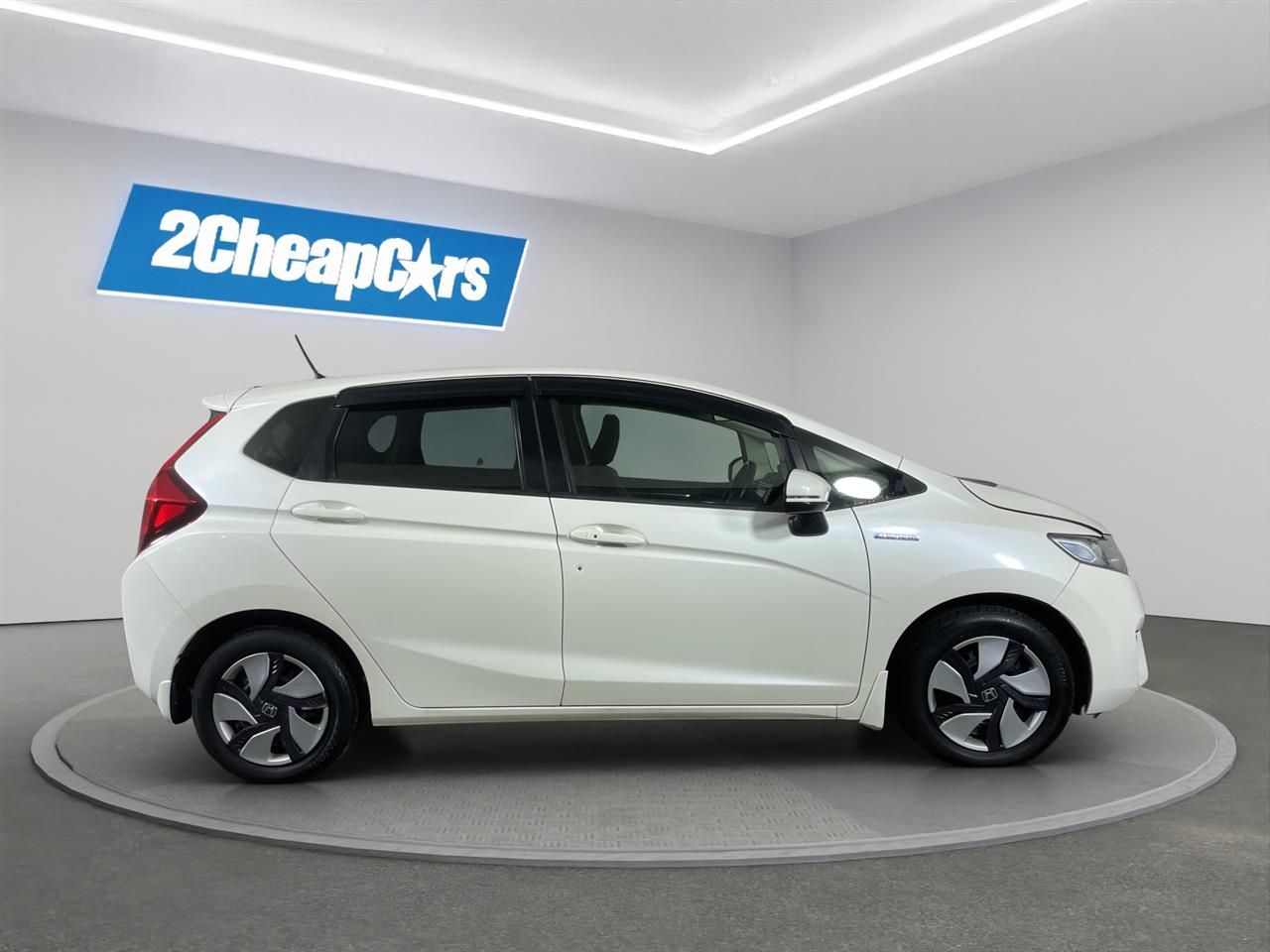 Vehicle image 4