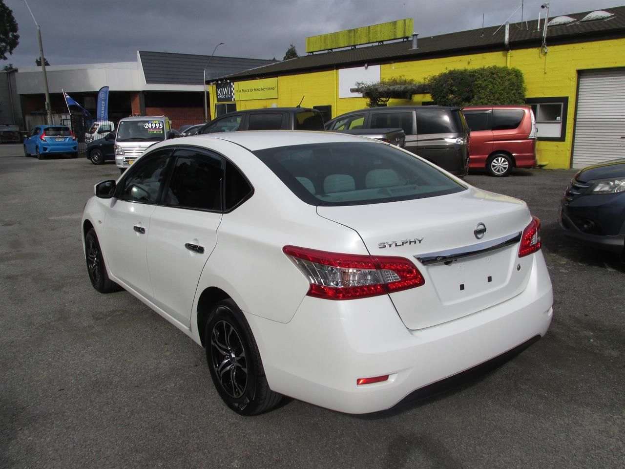 Vehicle image 4