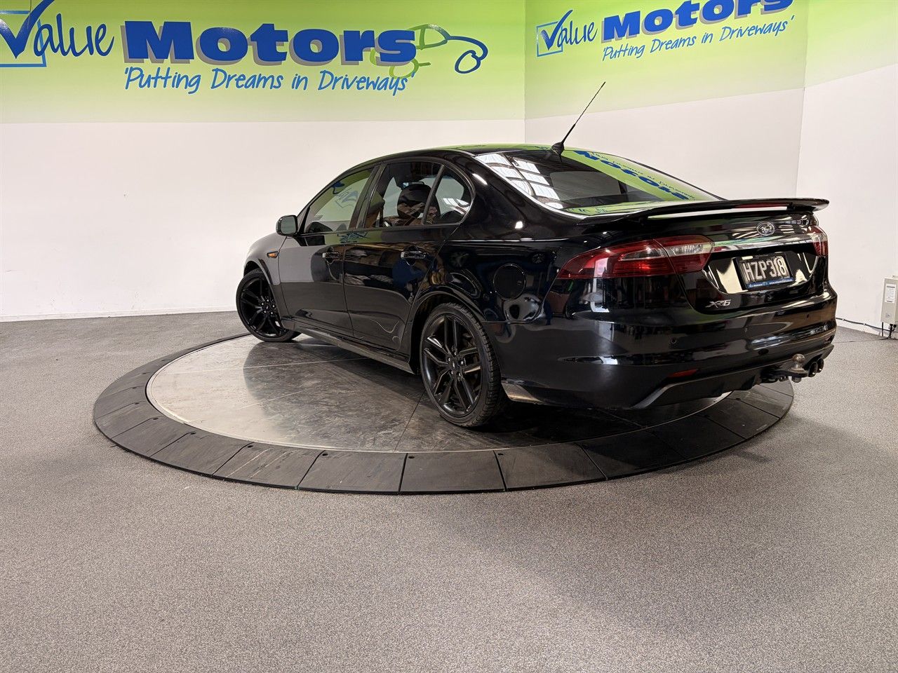 Vehicle image 5