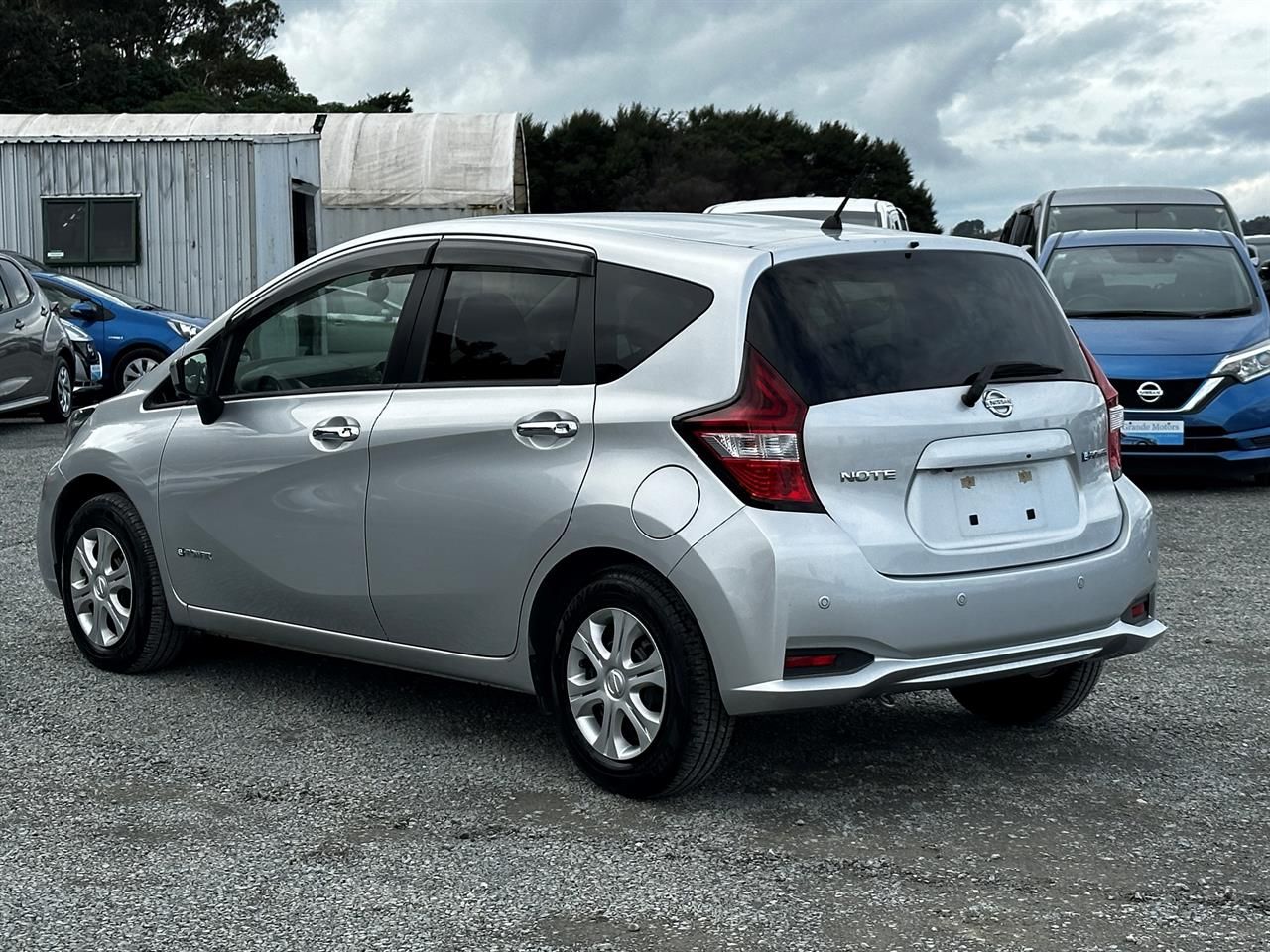Vehicle image 4