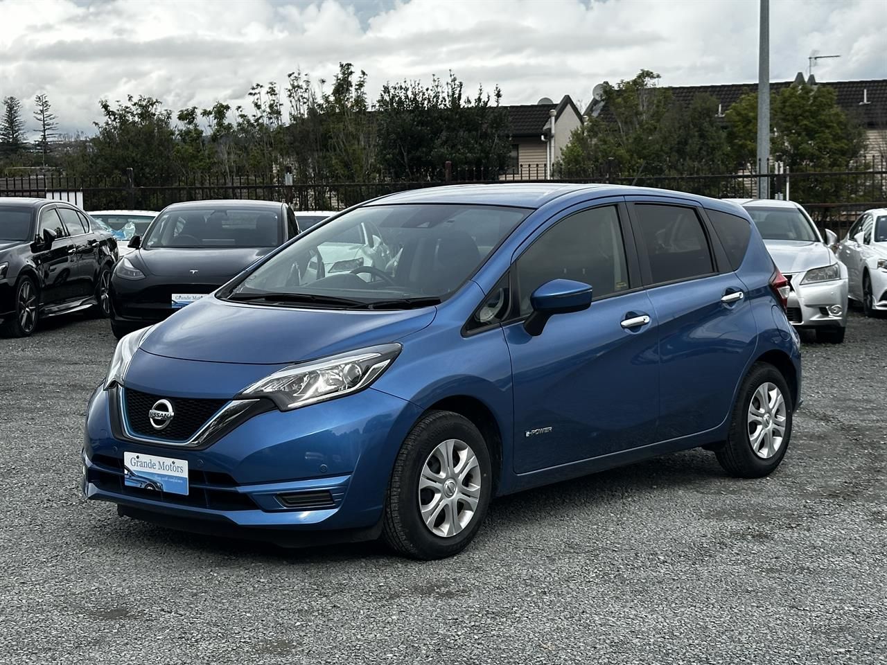 Vehicle image 3