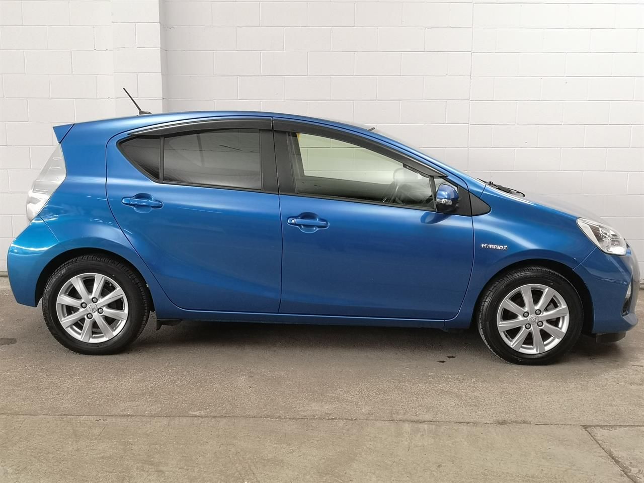 Vehicle image 3