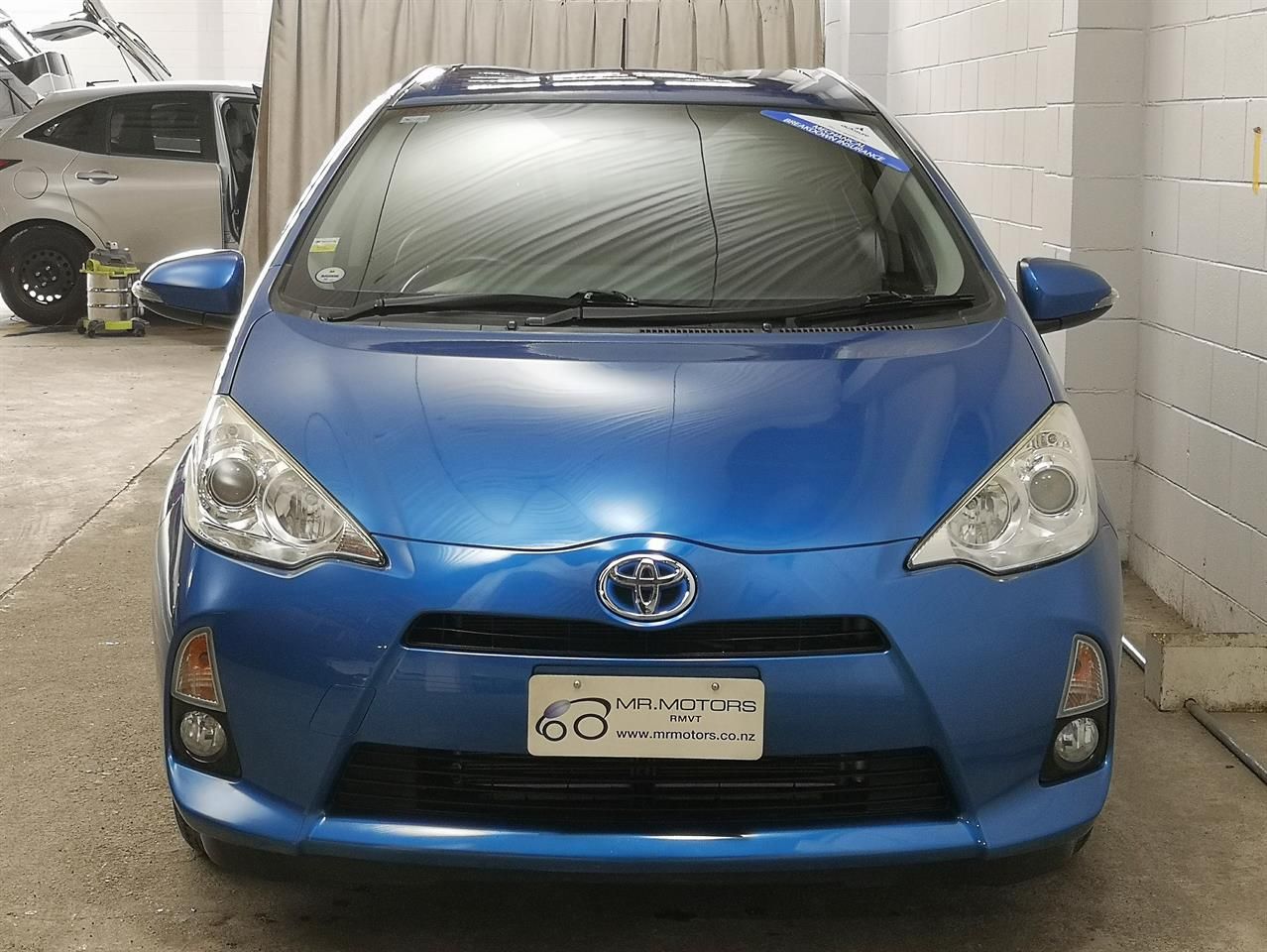 Vehicle image 4