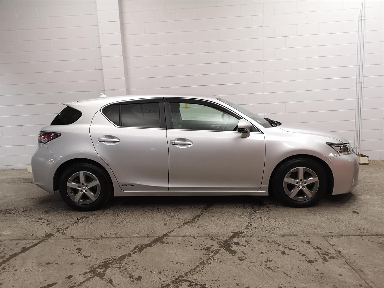 Vehicle image 3