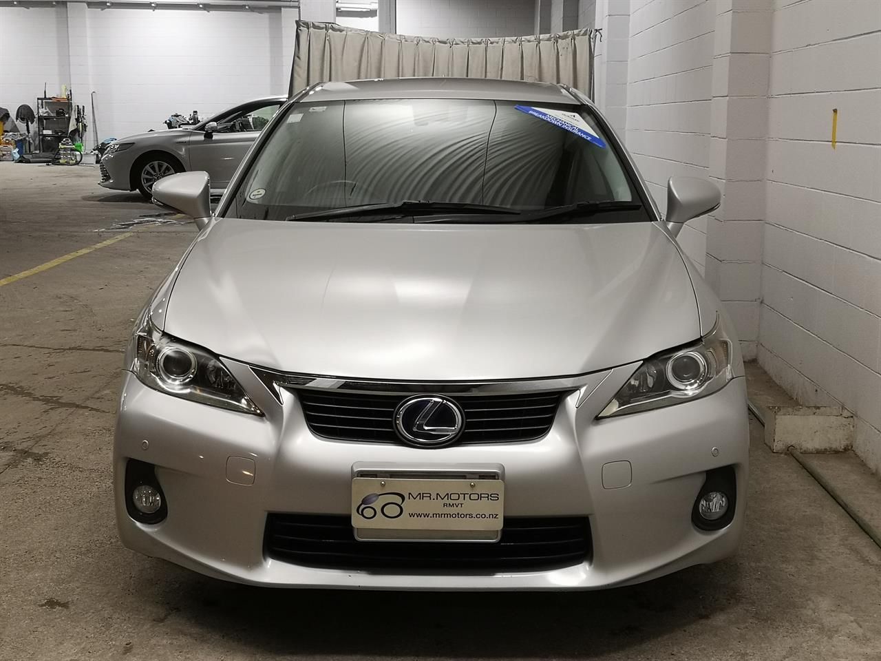 Vehicle image 4
