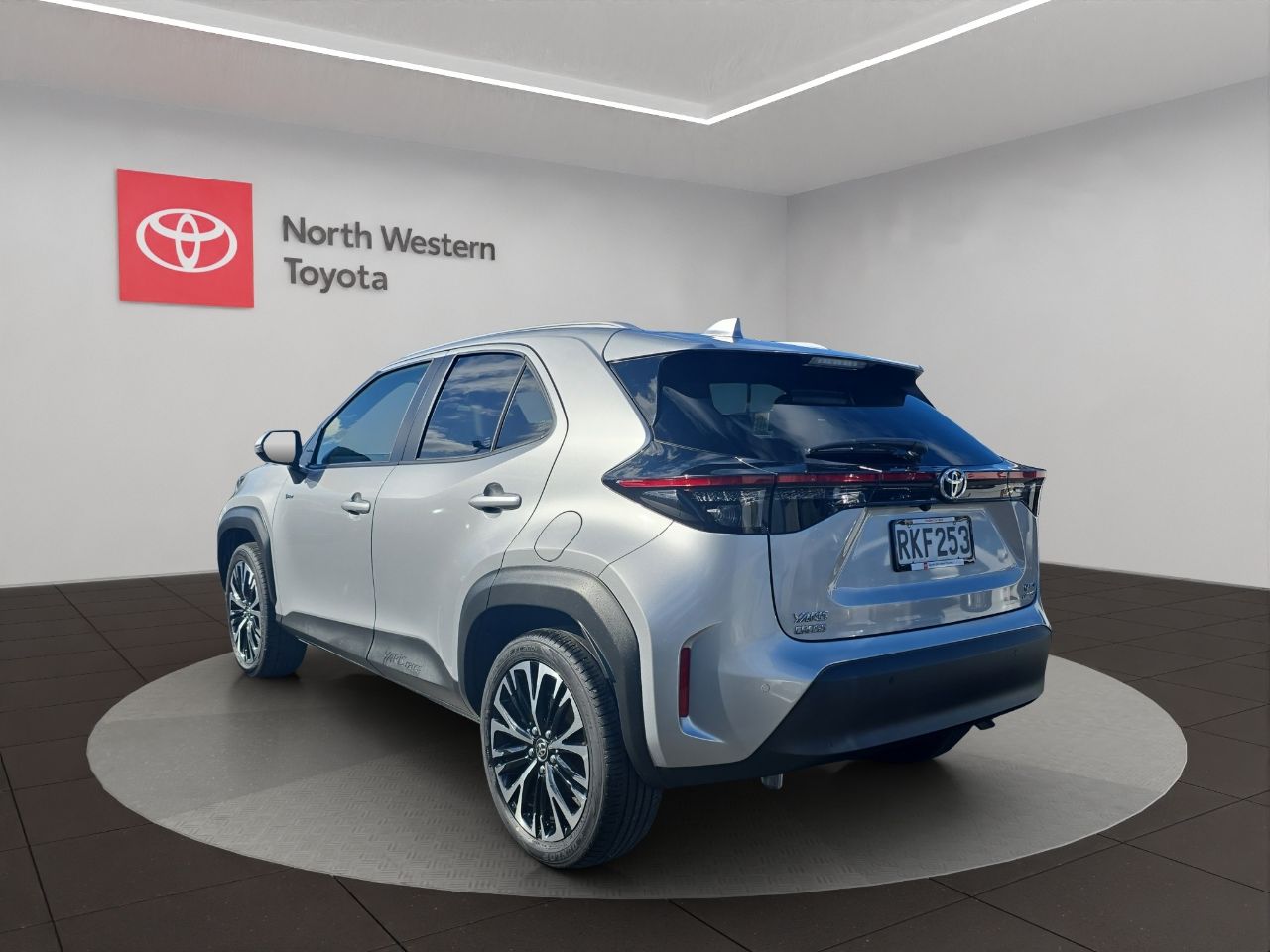Vehicle image 5