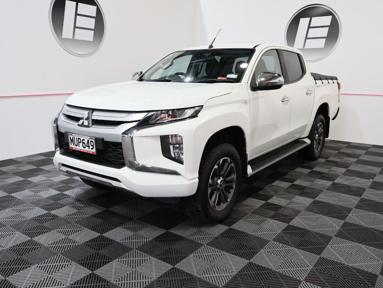 Vehicle image 5