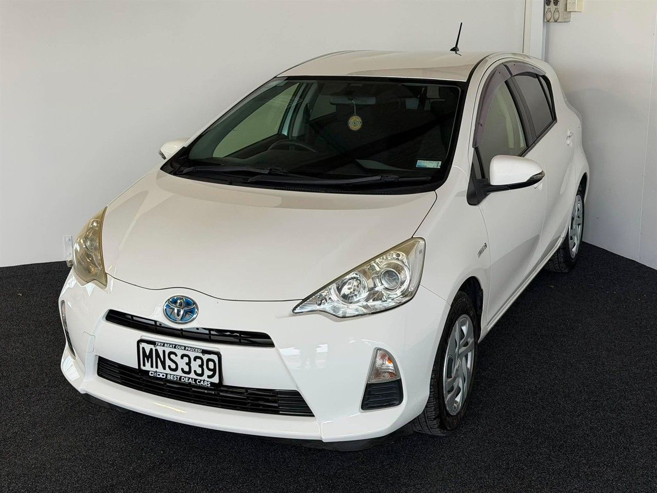 Vehicle image 3