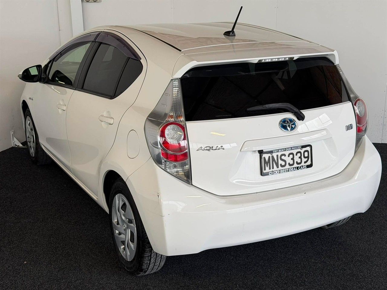 Vehicle image 4
