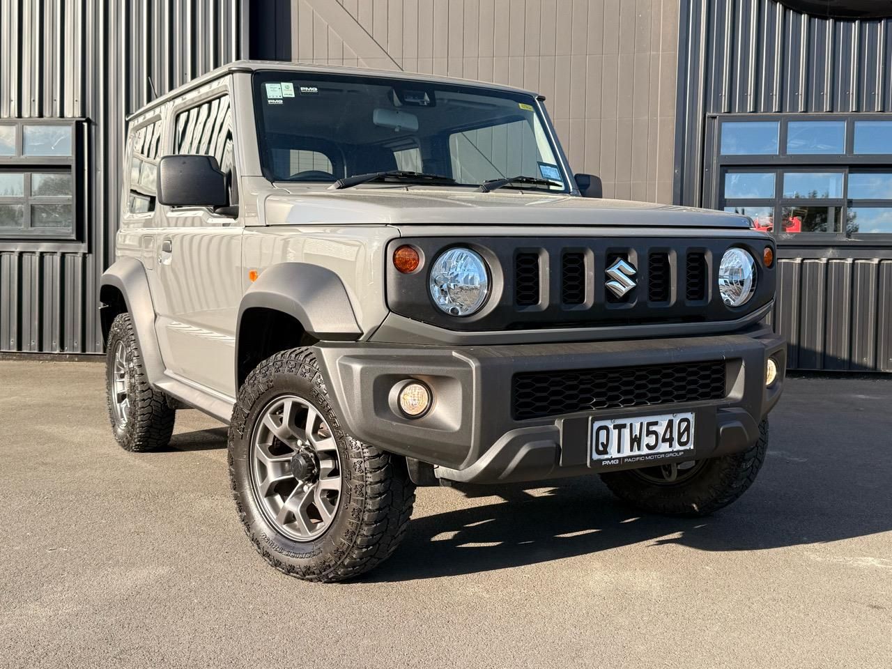 Vehicle image 4