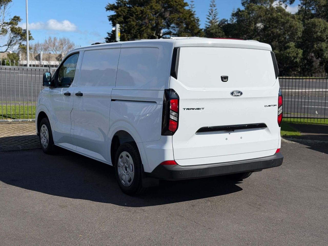 Vehicle image 4