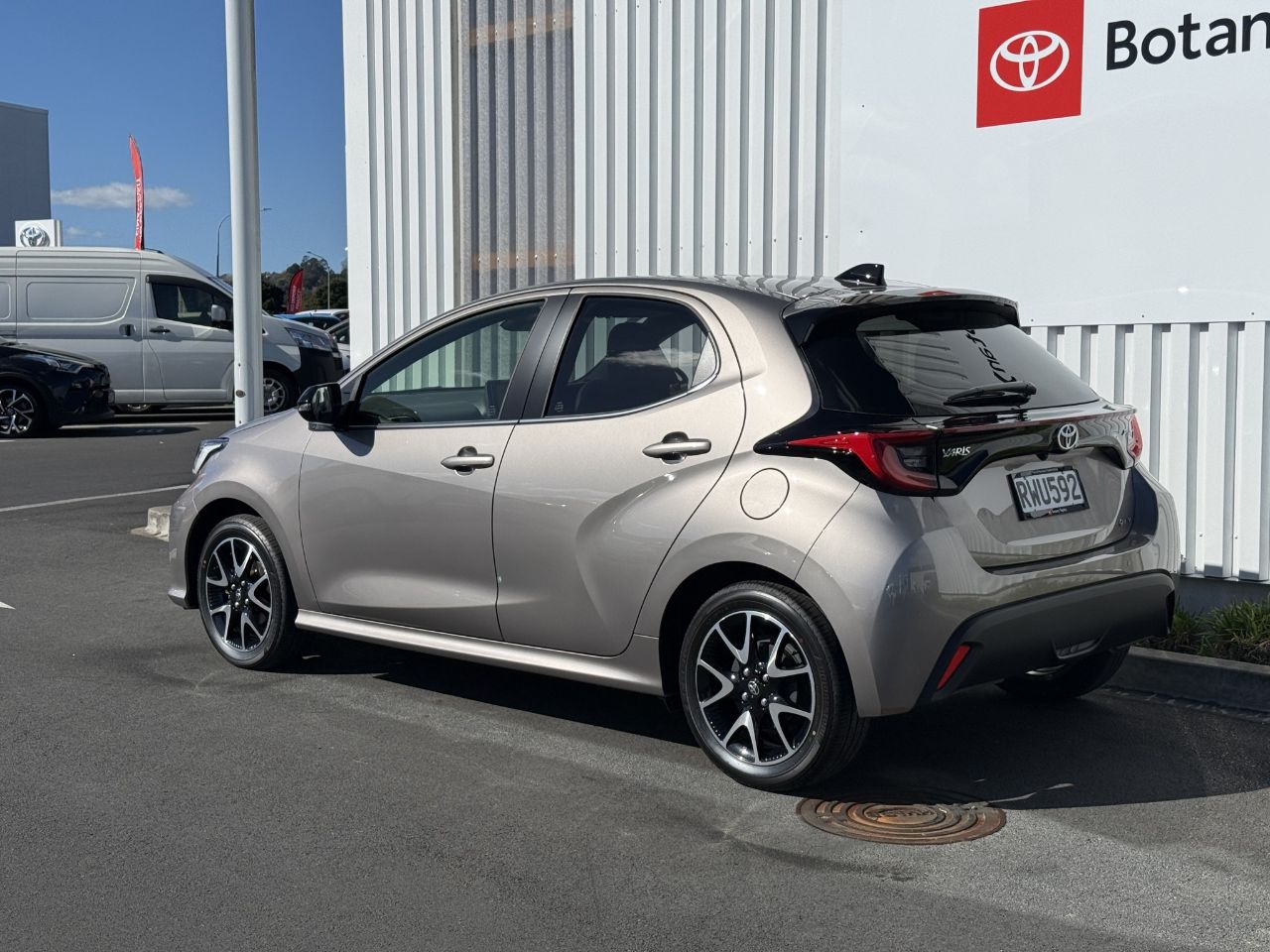 Vehicle image 5