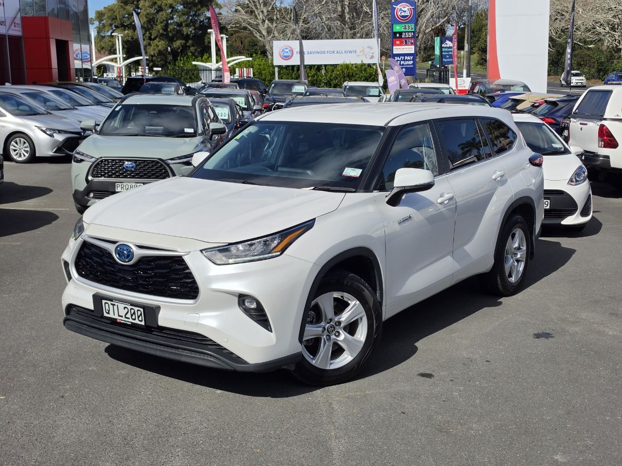 Vehicle image 5
