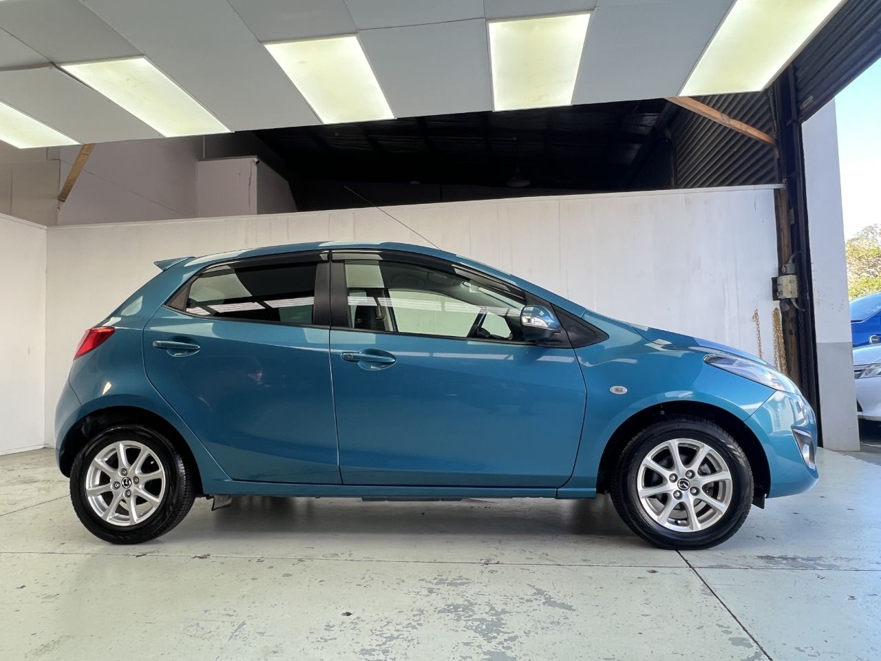 Vehicle image 5