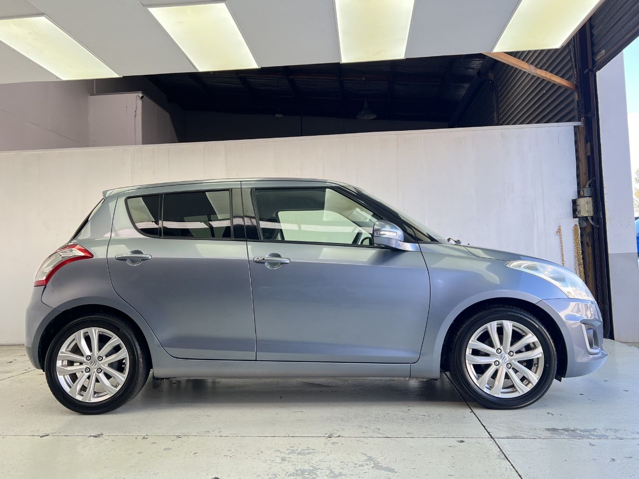Vehicle image 5