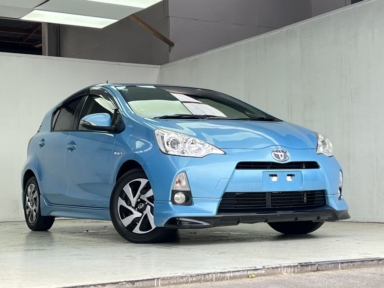 Vehicle image 3