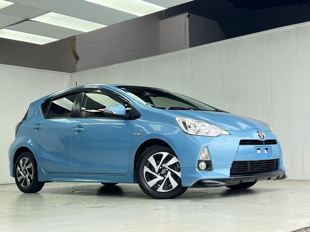 Vehicle image 4
