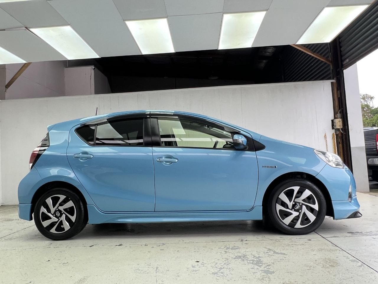 Vehicle image 5