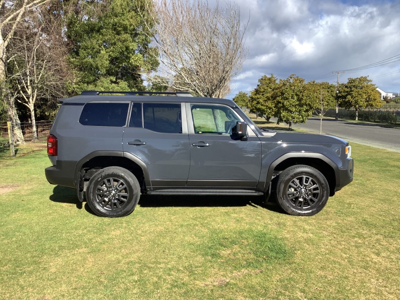 Vehicle image 4