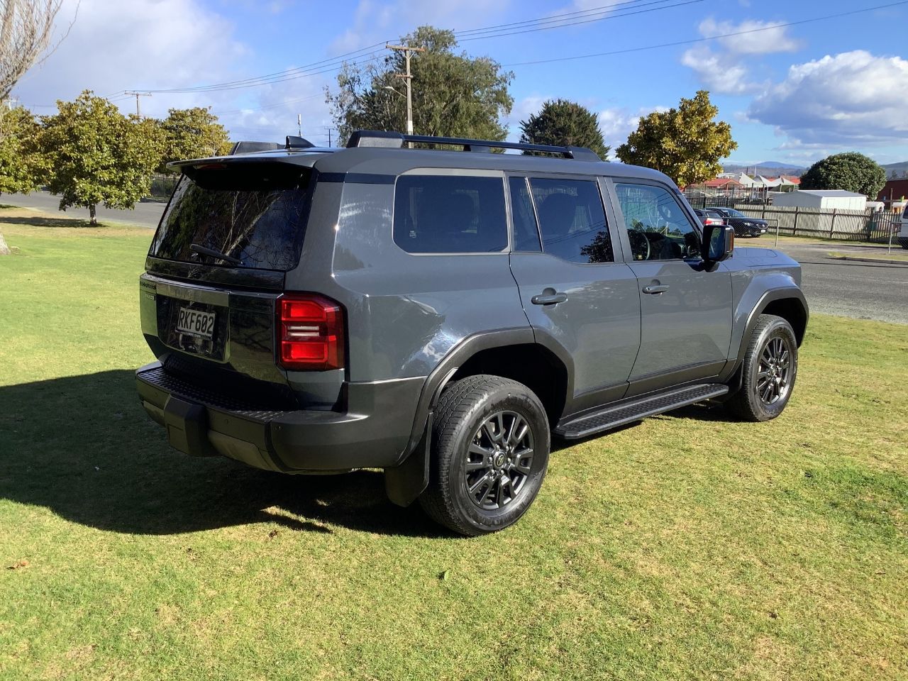 Vehicle image 5