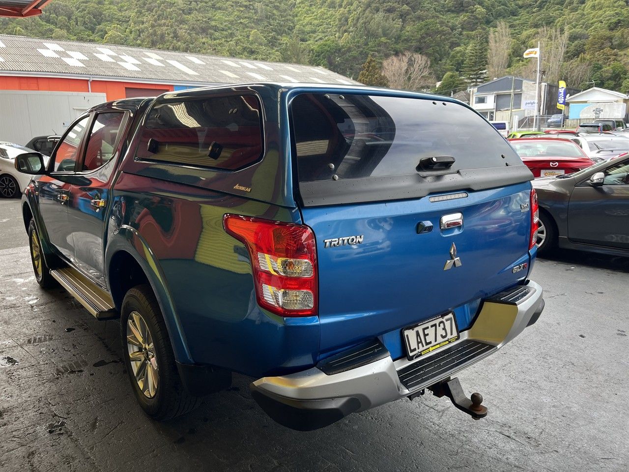 Vehicle image 4