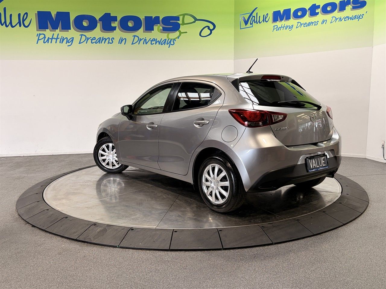 Vehicle image 5