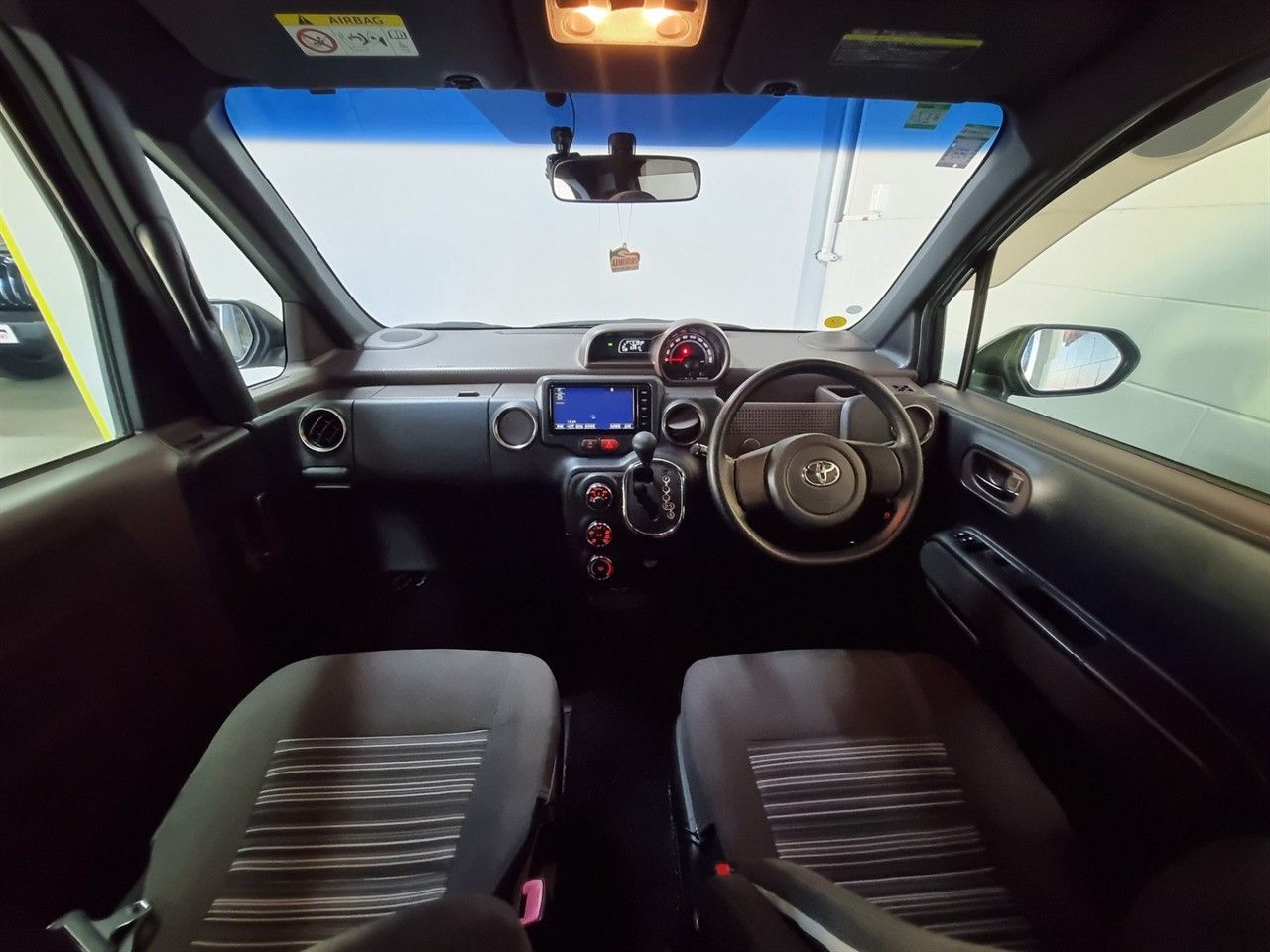 Vehicle image 3
