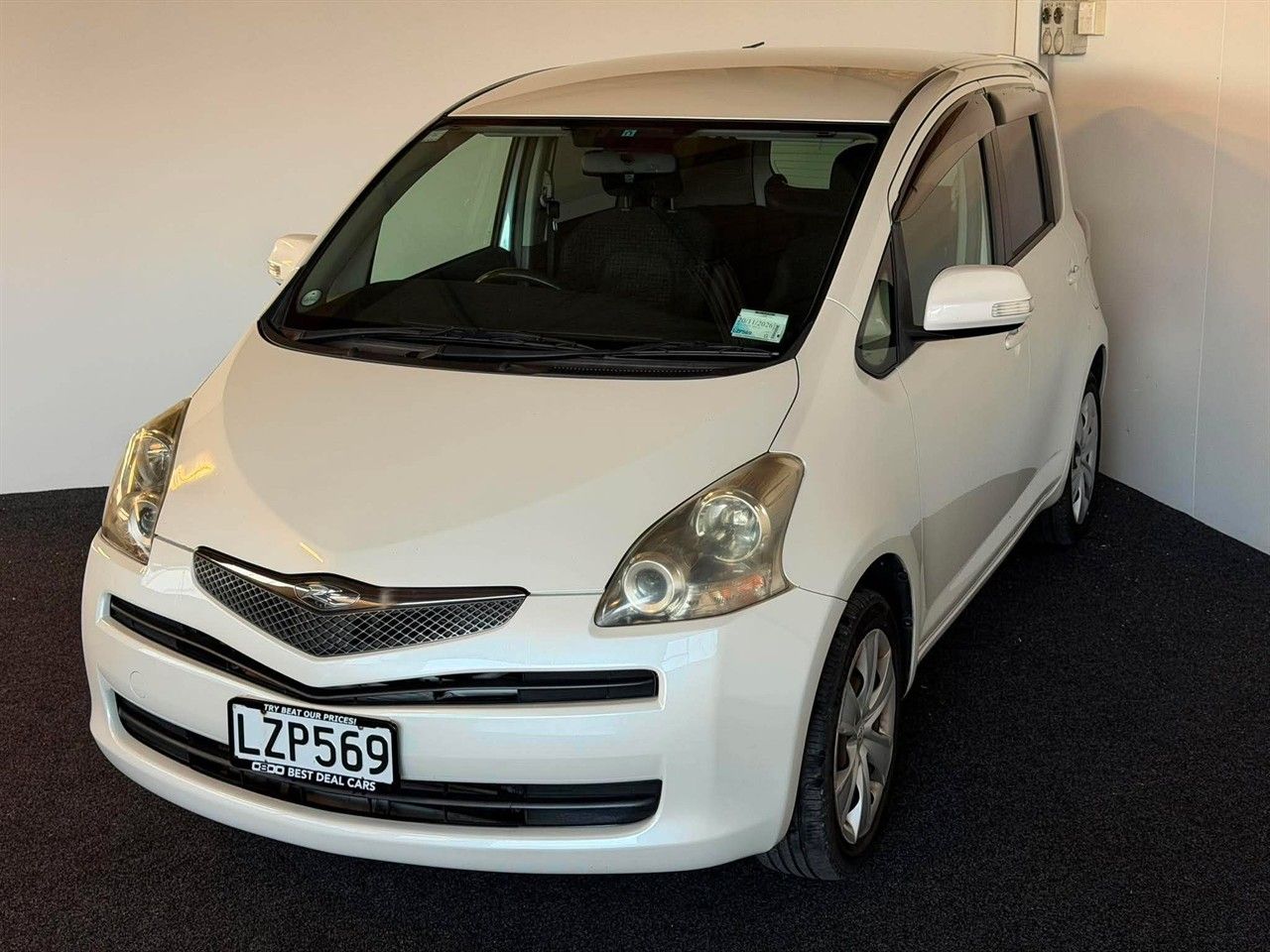 Vehicle image 3