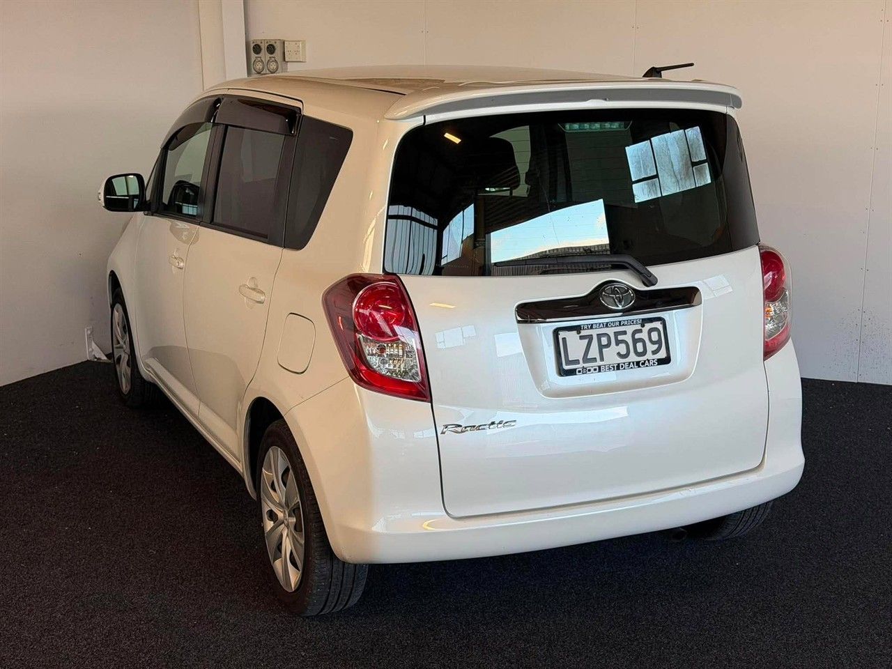 Vehicle image 4