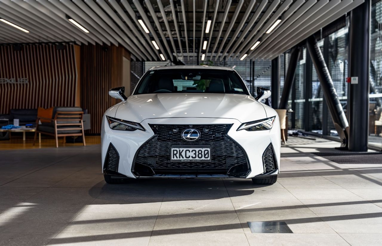 Vehicle image 5