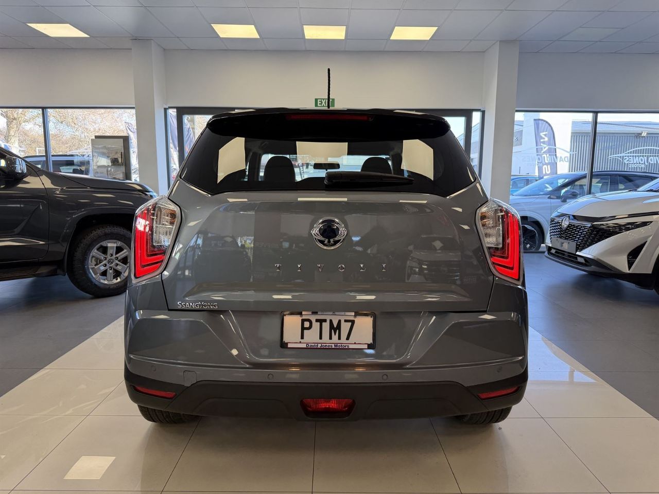 Vehicle image 4