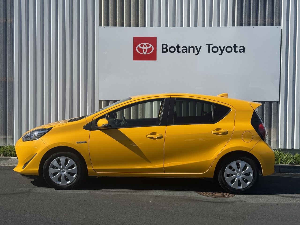 Vehicle image 4