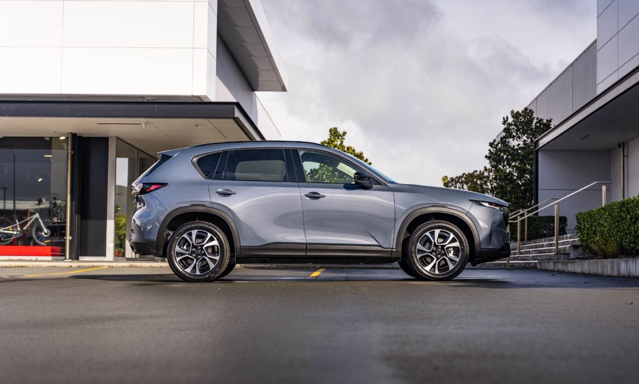 Vehicle image 4