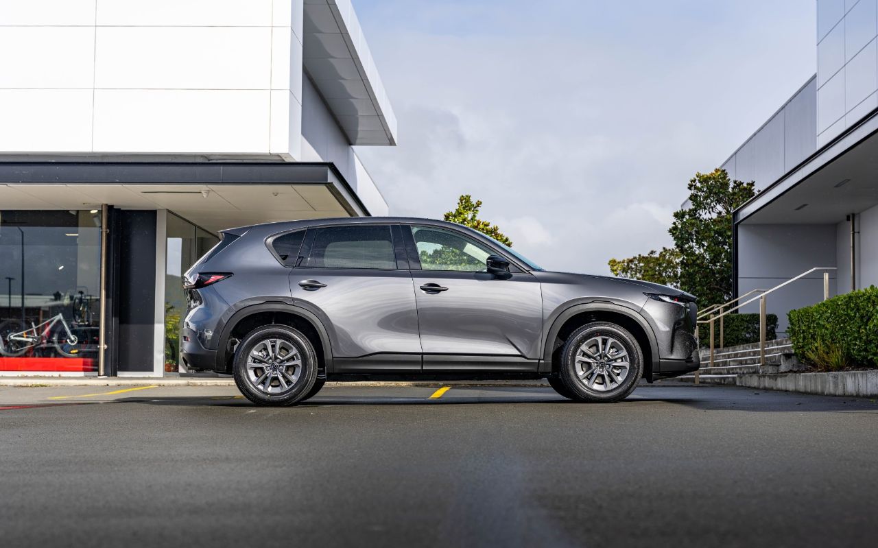 Vehicle image 4