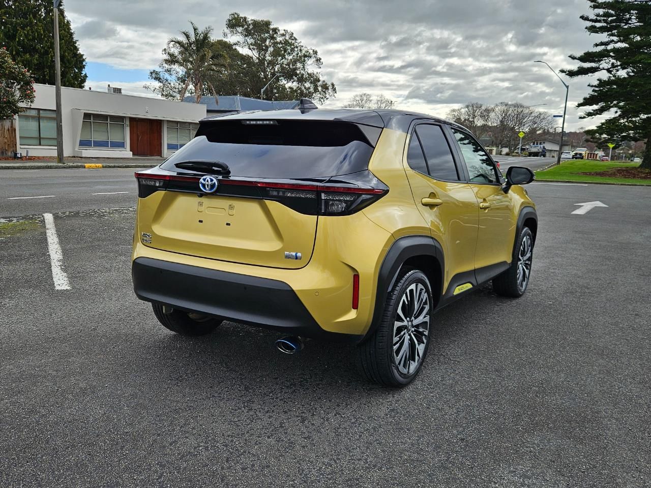 Vehicle image 5