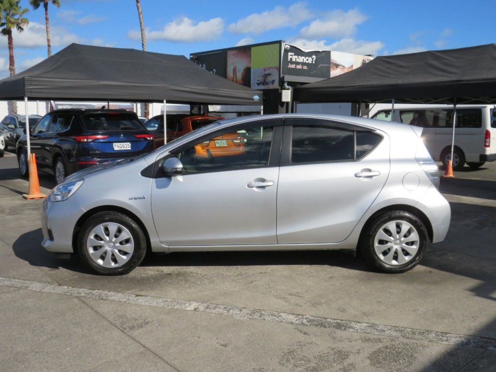 Vehicle image 4
